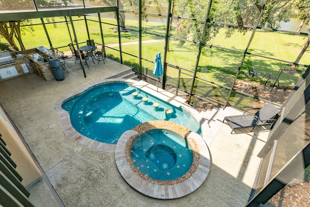 view of swimming pool with a patio, an in ground hot tub, and a yard