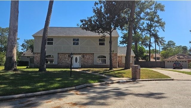 view of front of home featuring a front lawn