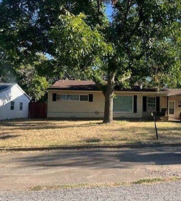 ranch-style house with a front lawn