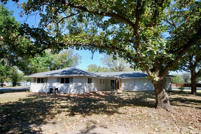 316 N Penn, Flatonia, TX 78941 - view of front of home featuring central AC