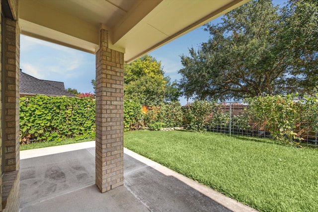 view of yard featuring a patio