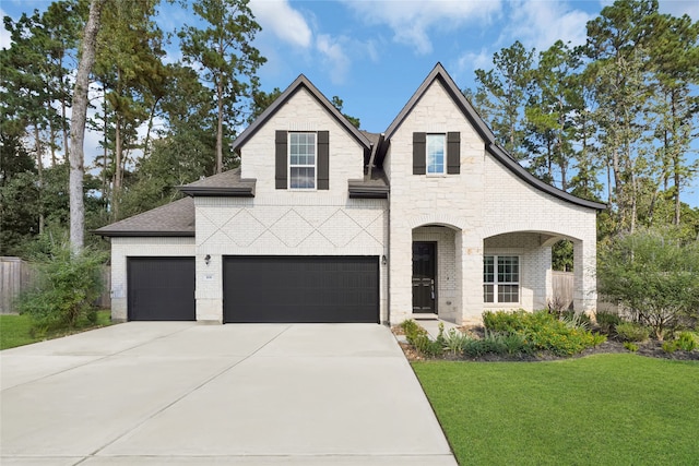 view of front facade featuring a front lawn and a garage