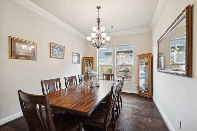 dining space featuring baseboards, visible vents, an inviting chandelier, and crown molding