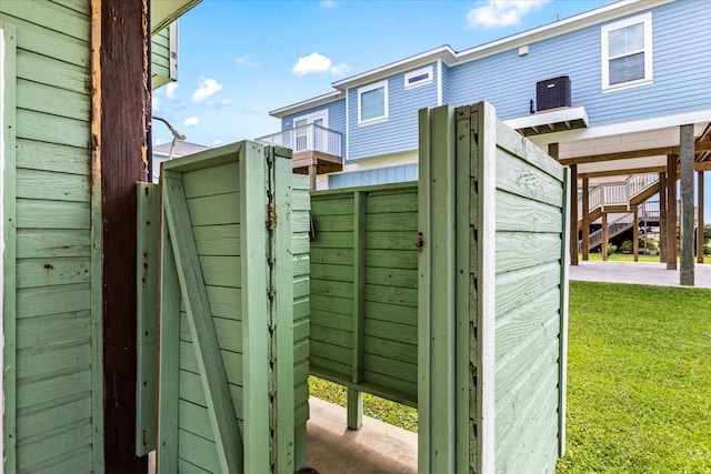 view of outdoor structure featuring a yard and central AC