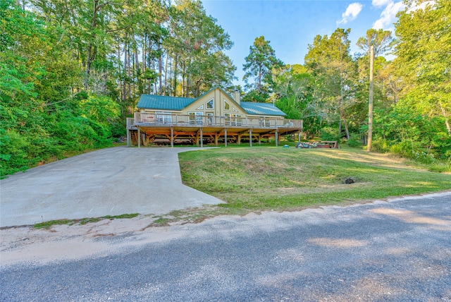 view of front of home featuring a deck and a front yard