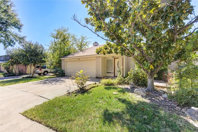 view of front of home featuring a front lawn and a garage