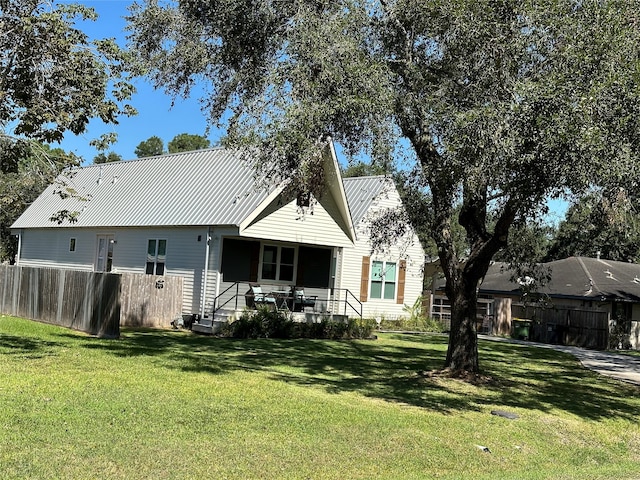 back of house featuring a lawn