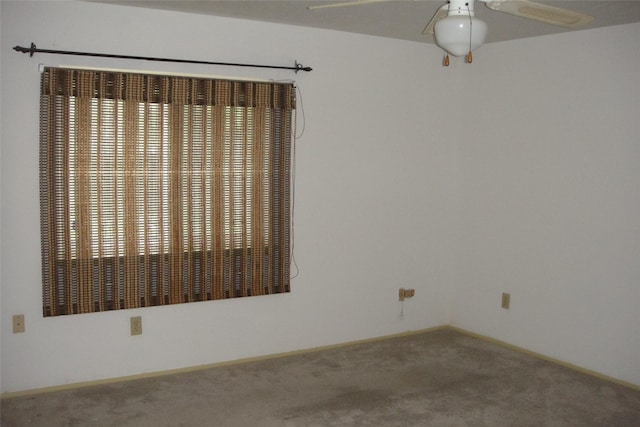 carpeted empty room featuring a ceiling fan