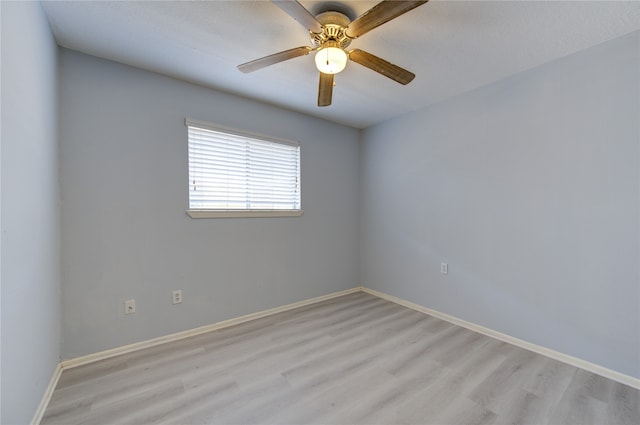 empty room featuring light hardwood / wood-style floors and ceiling fan