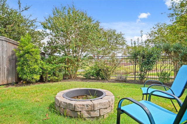 view of yard featuring an outdoor fire pit