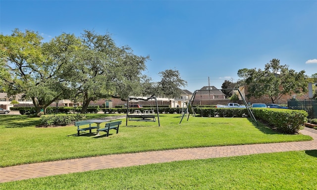 view of property's community featuring a lawn