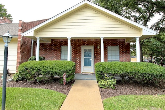 view of front facade with covered porch