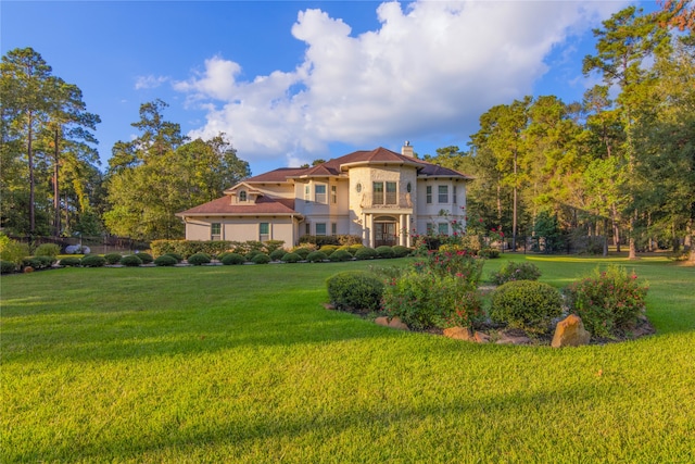 view of front of property with a front yard