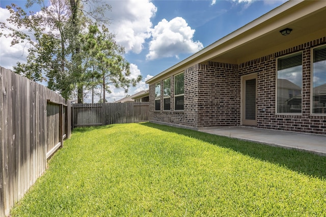 view of yard with a patio