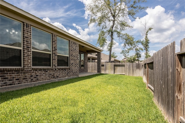 view of yard with a patio area