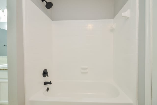 bathroom with tub / shower combination