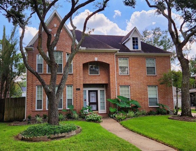 view of front of property with a front yard