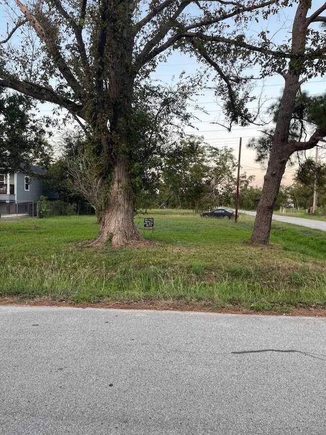 2815 Timber Dr, Dickinson, TX 77539