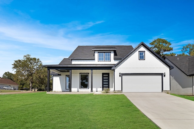 view of front of home featuring a front lawn and covered porch