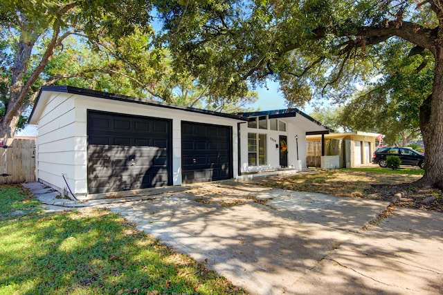 view of front facade featuring a garage and a front lawn