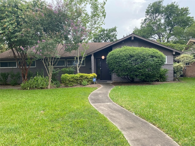 ranch-style home with a front lawn