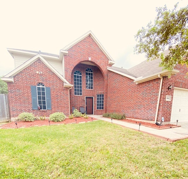 view of front of house featuring a front yard and a garage