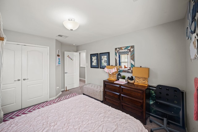 bedroom with carpet flooring and a closet