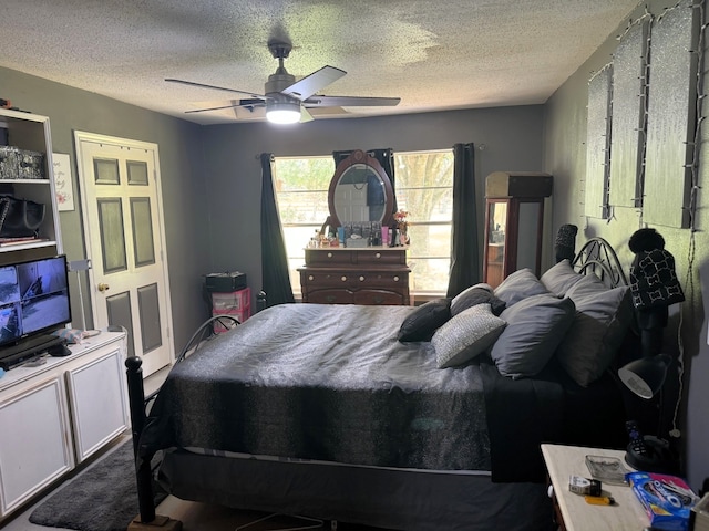 bedroom featuring a textured ceiling and ceiling fan