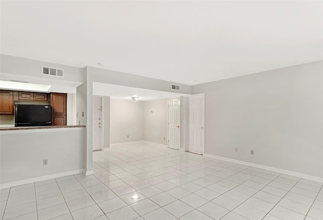 spare room featuring light tile patterned floors