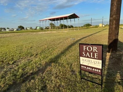 Listing photo 3 for 119 Swordfish Ln, Palacios TX 77465