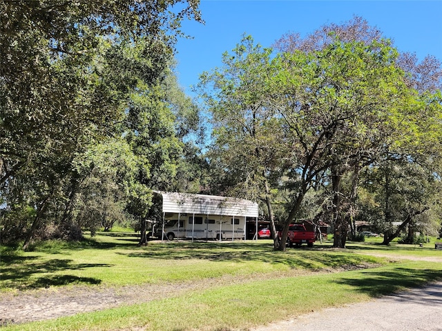 view of front facade with a front yard