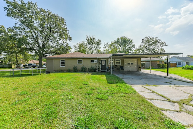 single story home with a front lawn