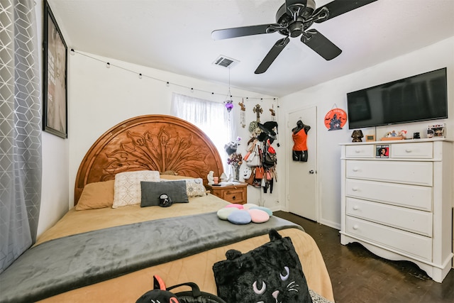 bedroom featuring ceiling fan