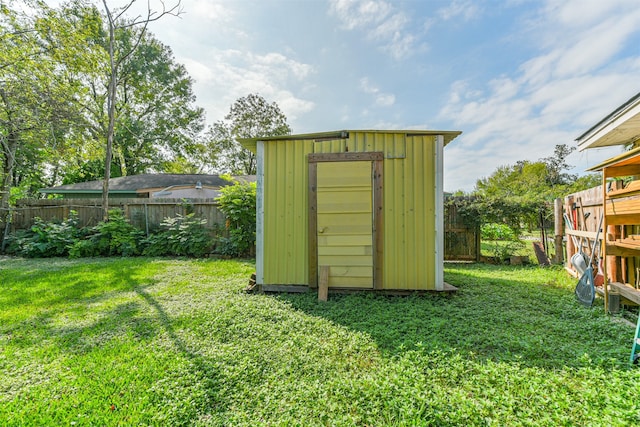 view of outdoor structure with a yard