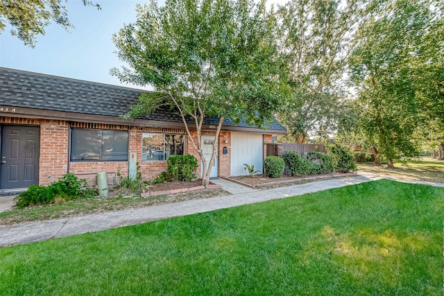 ranch-style house with a front yard