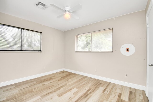 unfurnished room featuring light hardwood / wood-style flooring and ceiling fan