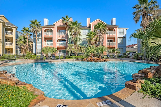 view of swimming pool