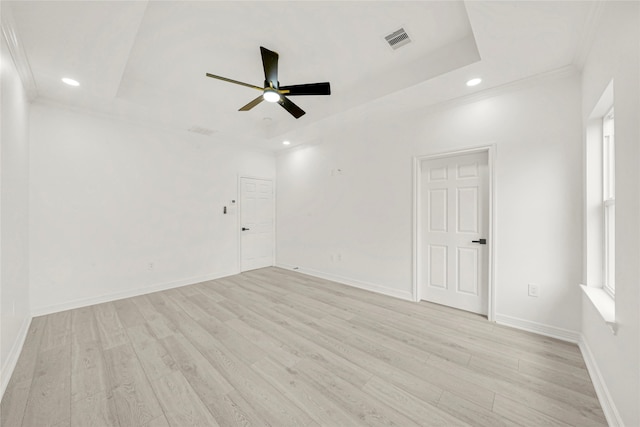 unfurnished room featuring light hardwood / wood-style floors, ornamental molding, and ceiling fan