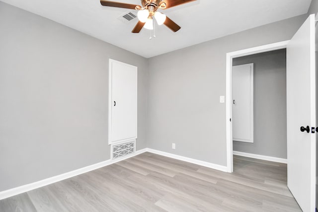 unfurnished room with light hardwood / wood-style floors and ceiling fan