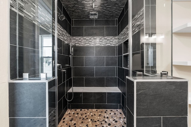 bathroom featuring tiled shower