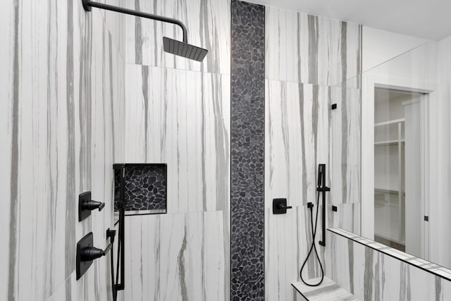 bathroom featuring a tile shower