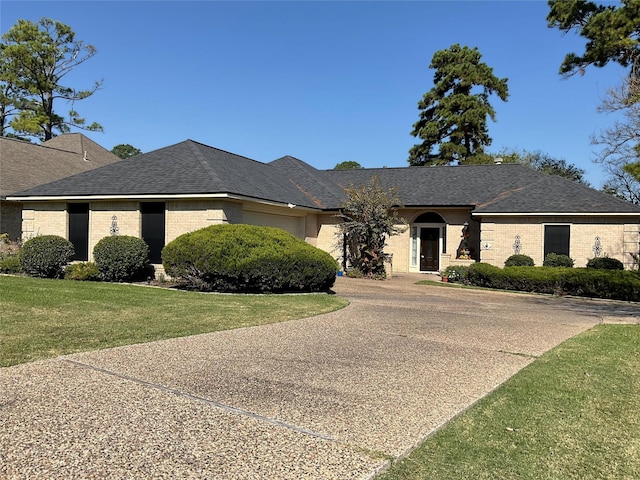 view of front of property with a front yard