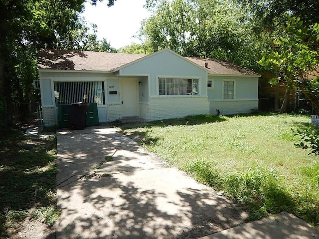 ranch-style house with a front yard