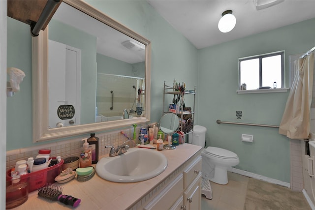 full bathroom with plus walk in shower, toilet, vanity, and decorative backsplash