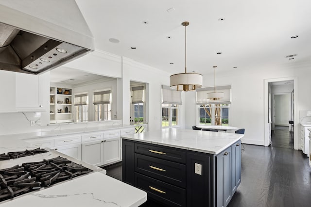 kitchen featuring white cabinetry, a kitchen island, custom range hood, and pendant lighting