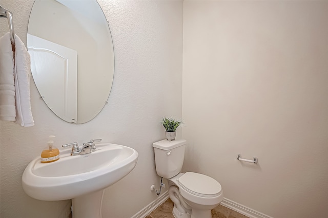 bathroom featuring toilet and sink