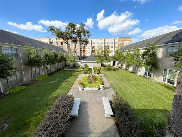 view of property's community featuring a lawn