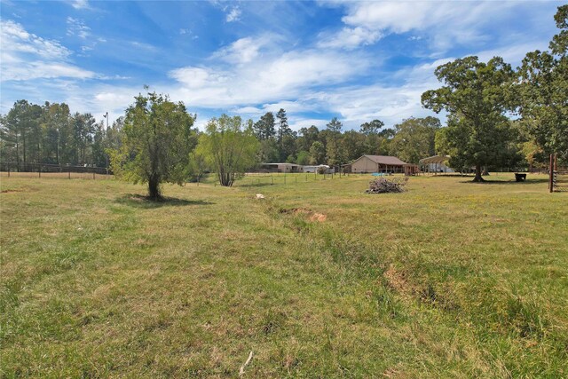 view of yard featuring a rural view