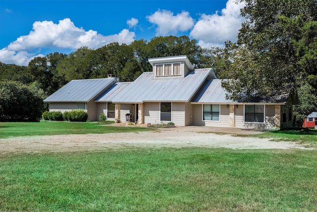 view of front of property with a front lawn