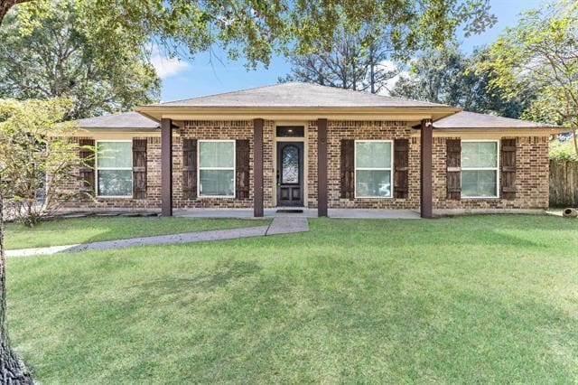 ranch-style house featuring a front lawn